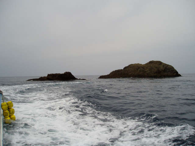 白島(右)とセイ島(左)